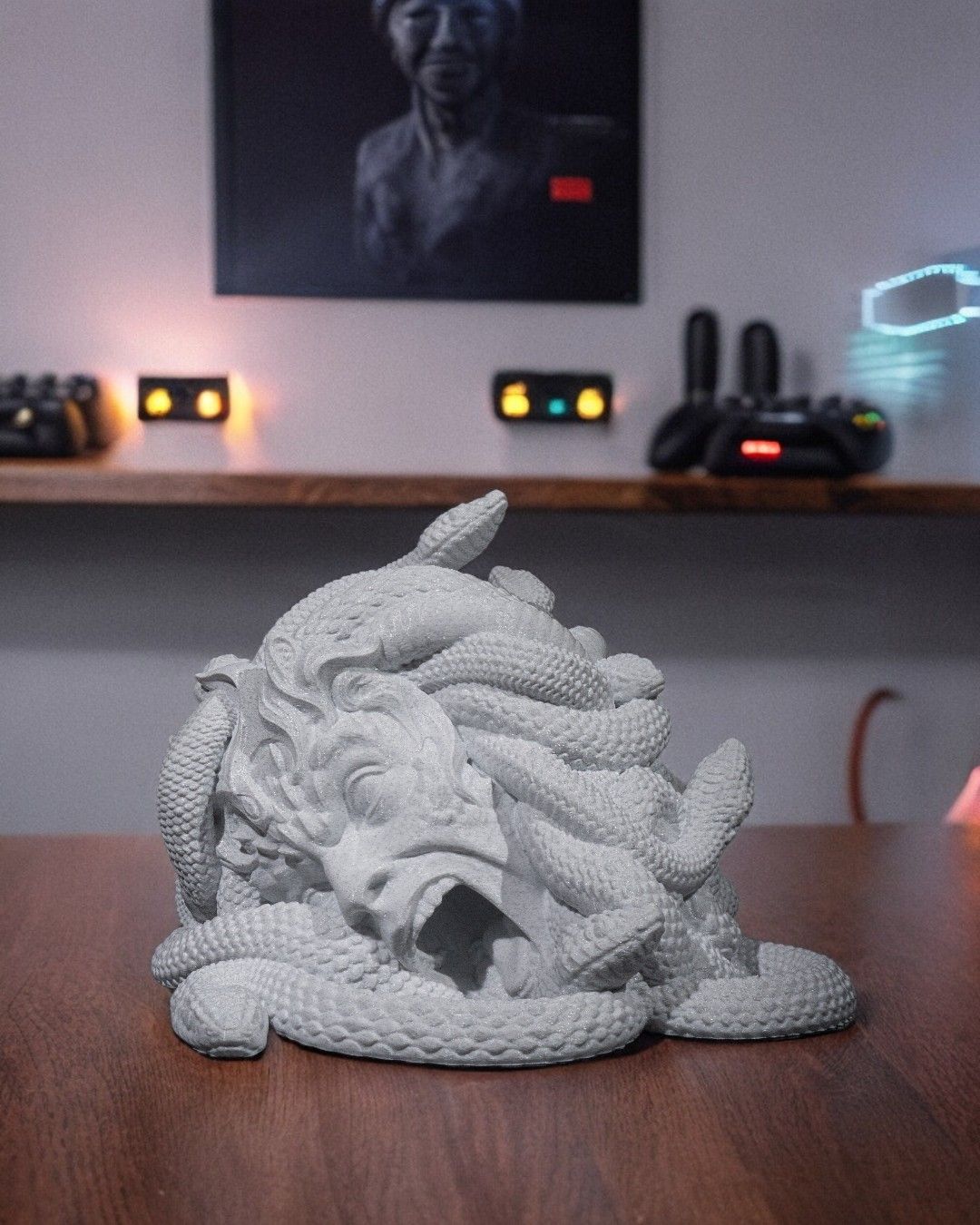 Medusa’s Head Dice Tower – Mythical Stone Serpent Roller
