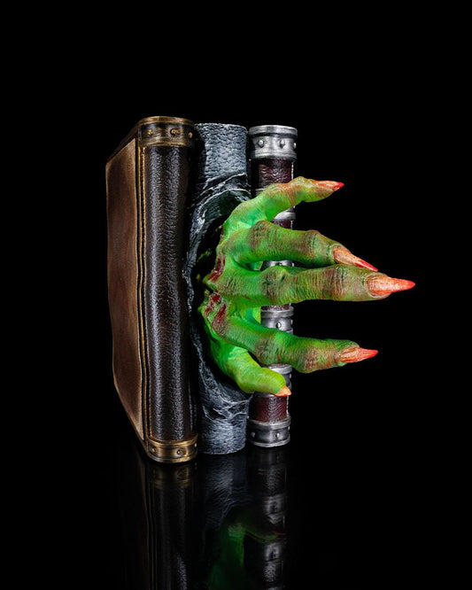 Spooky Book Nook – 3D Printed Ghoul-Themed Bookshelf Insert for Horror Lovers
