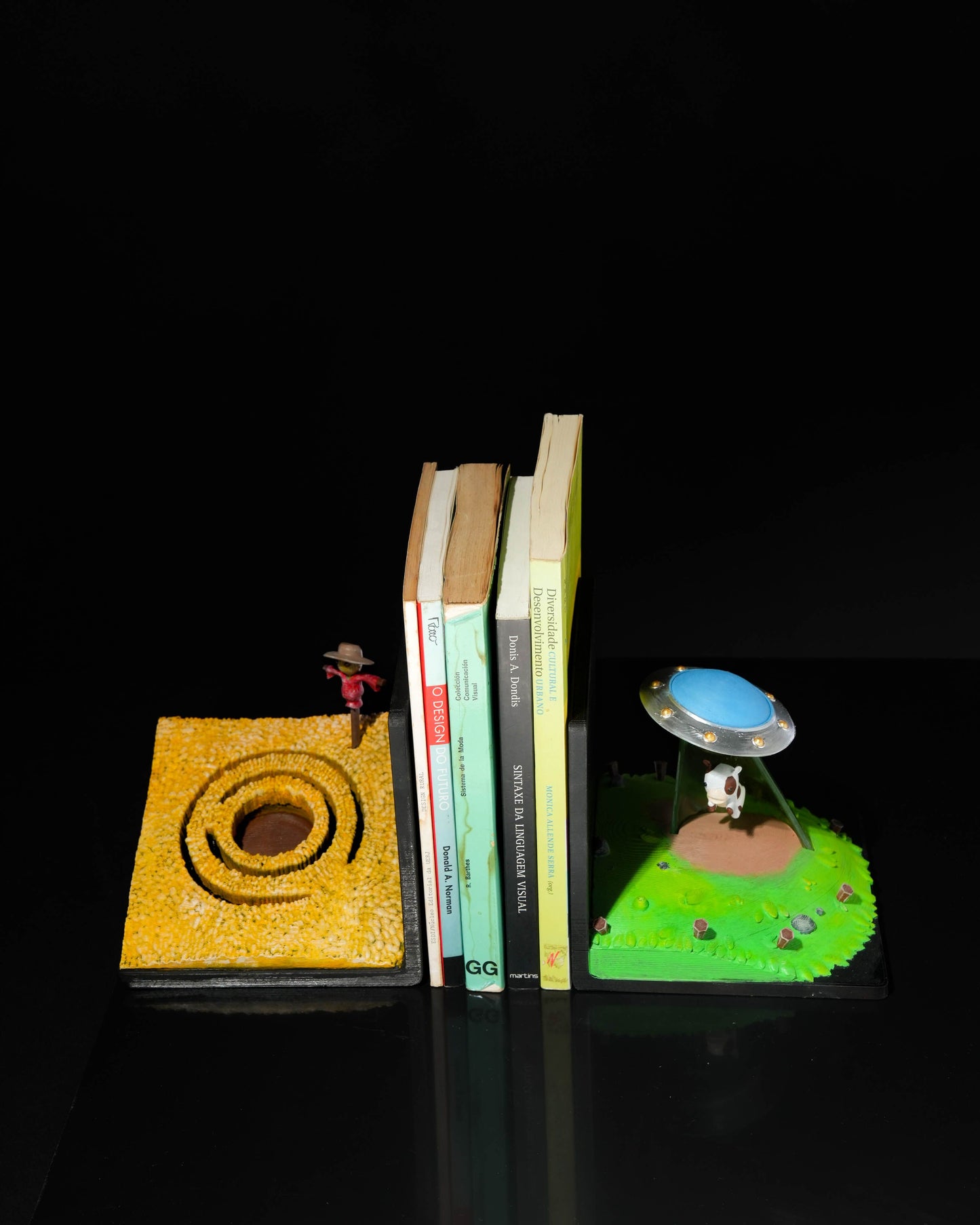 Alien Book Ends