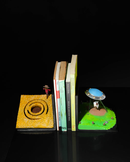Alien Book Ends