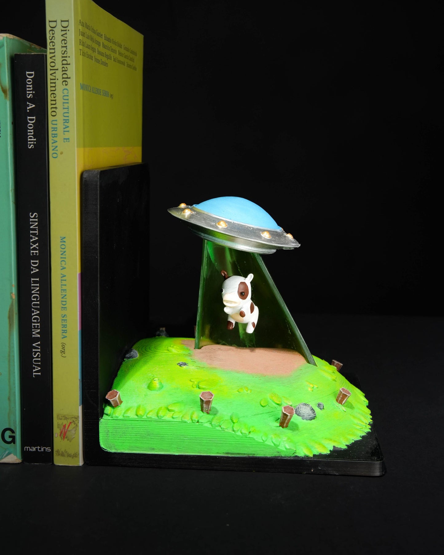 Alien Book Ends