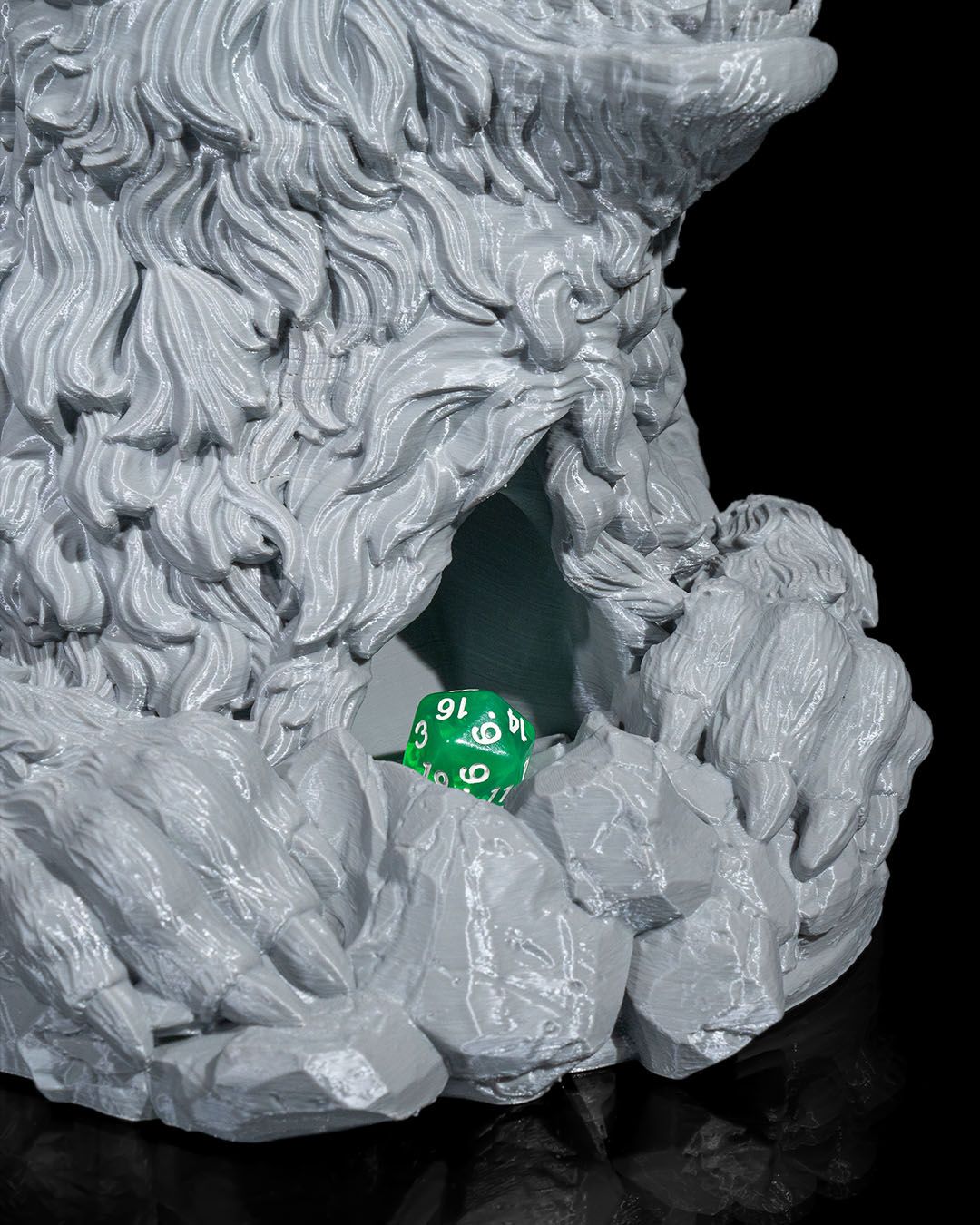 Wolf’s Bite Dice Tower – Snarling Wolf Game Accessory